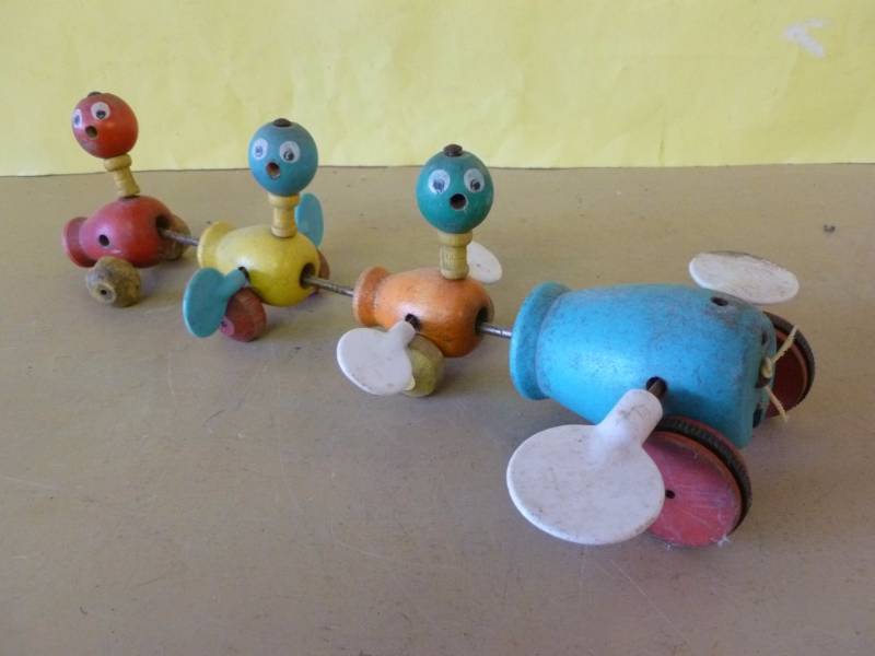 lot 77 image: Vintage Toy