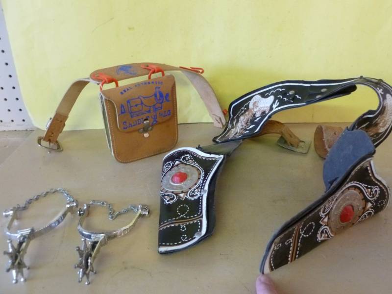 lot 78 image: Vintage Cap Gun Holster