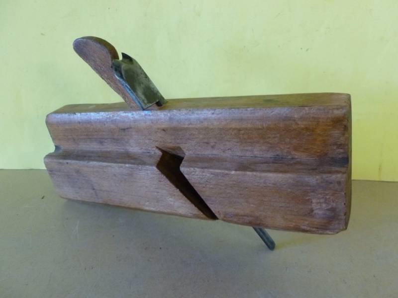 lot 86 image: Antique Wood Plane