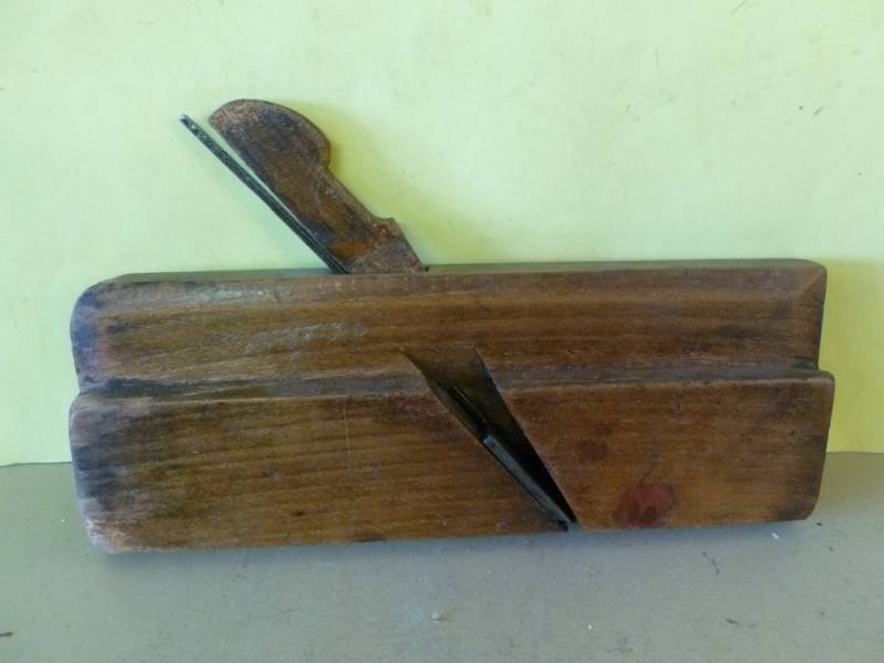 lot 89 image: Antique Wood Plane