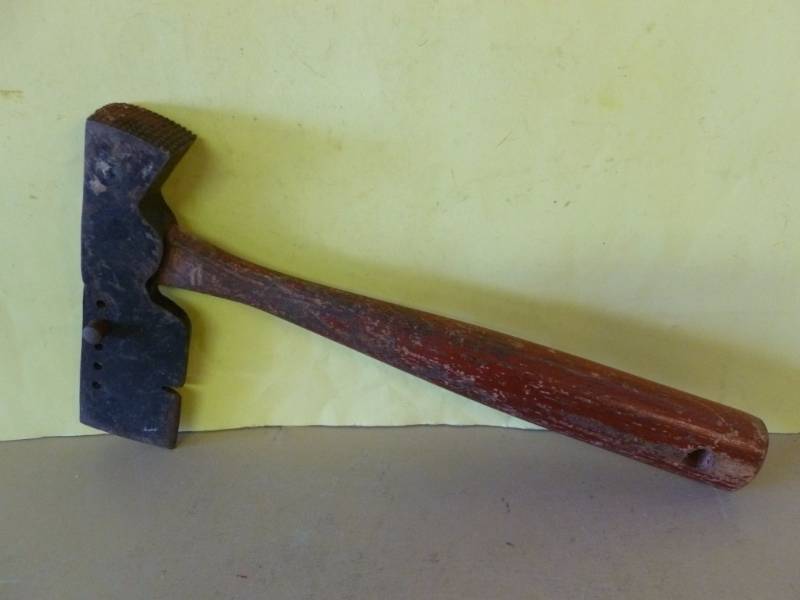 lot 90 image: Specialty Ax