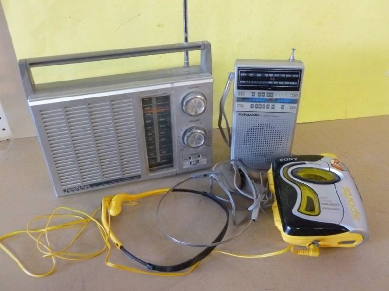 lot 98 image: Radio