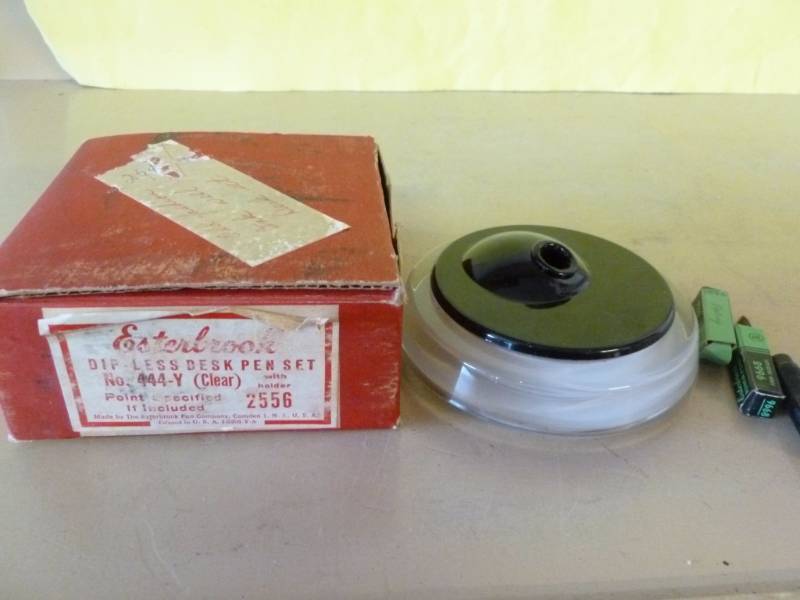 lot 101 image: Vintage Ink Well