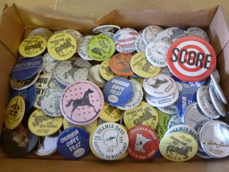 lot 104 image: Pinback Buttons
