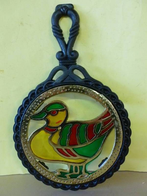 lot 106 image: Cast Iron Trivet