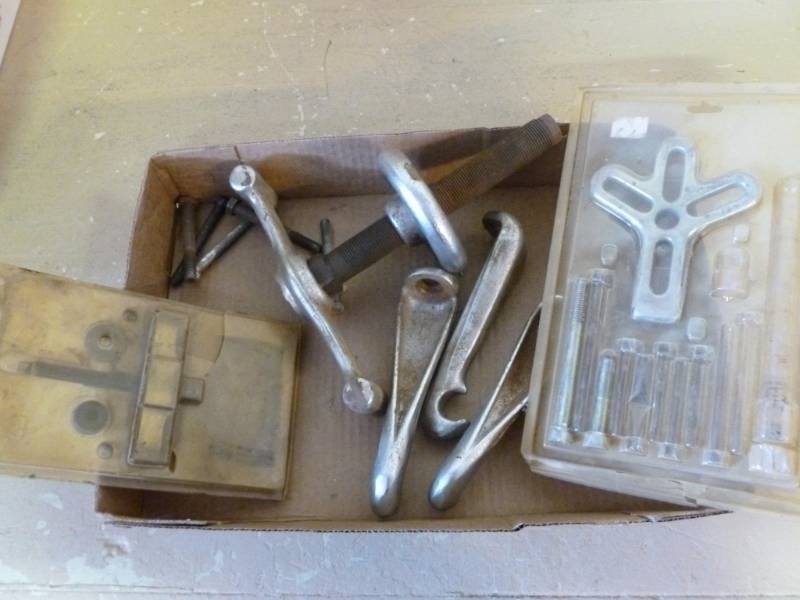 lot 107 image: Gear Puller