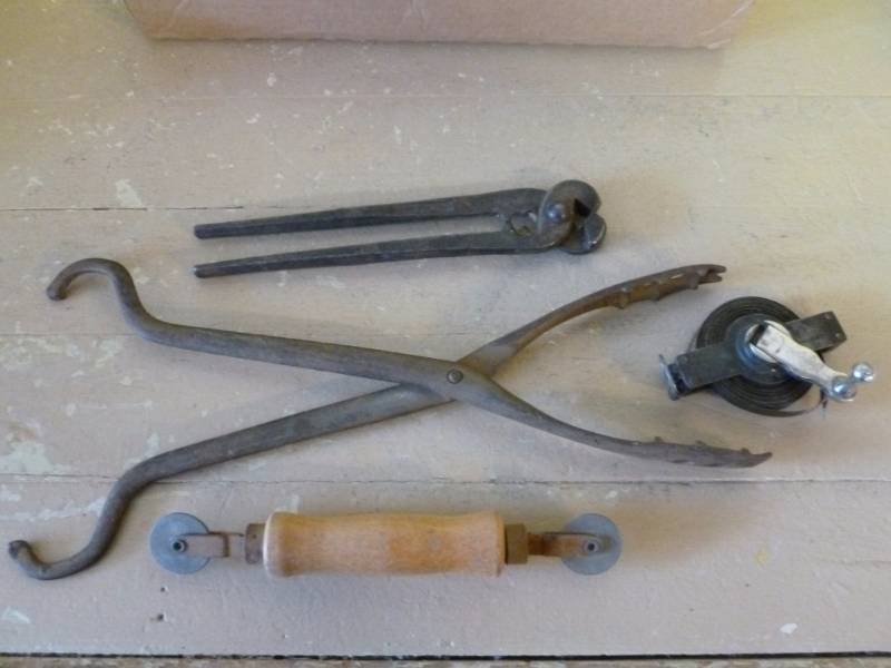 lot 110 image: Vintage Tools