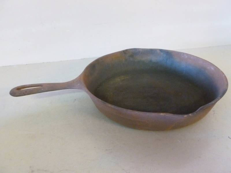 lot 118 image: Cast Iron Pan