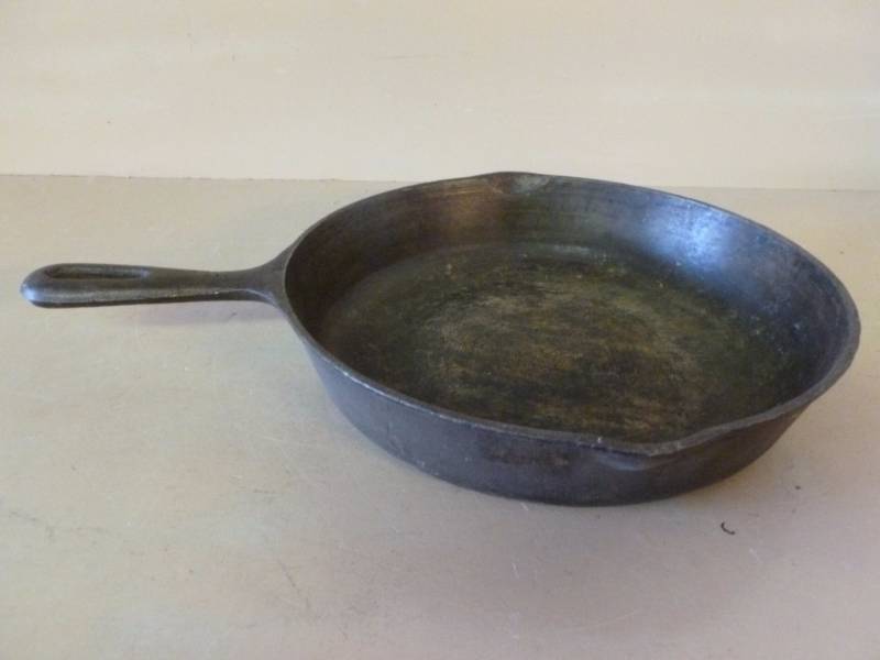 lot 119 image: Cast Iron Pan