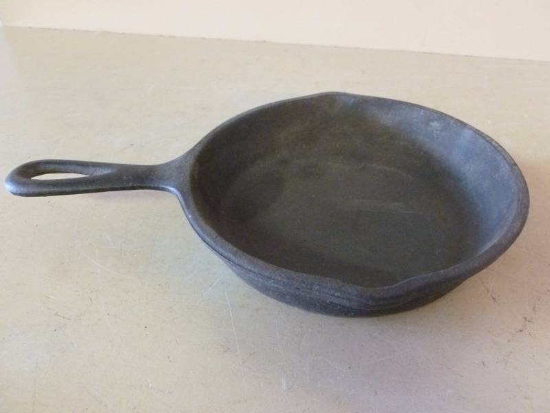 lot 122 image: Cast Iron Pan