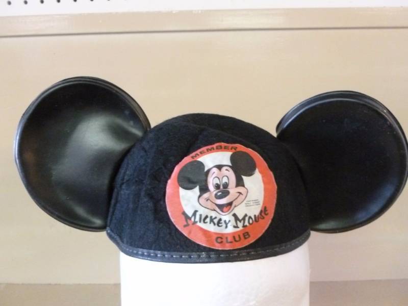 lot 145 image: Vintage Walt Disney