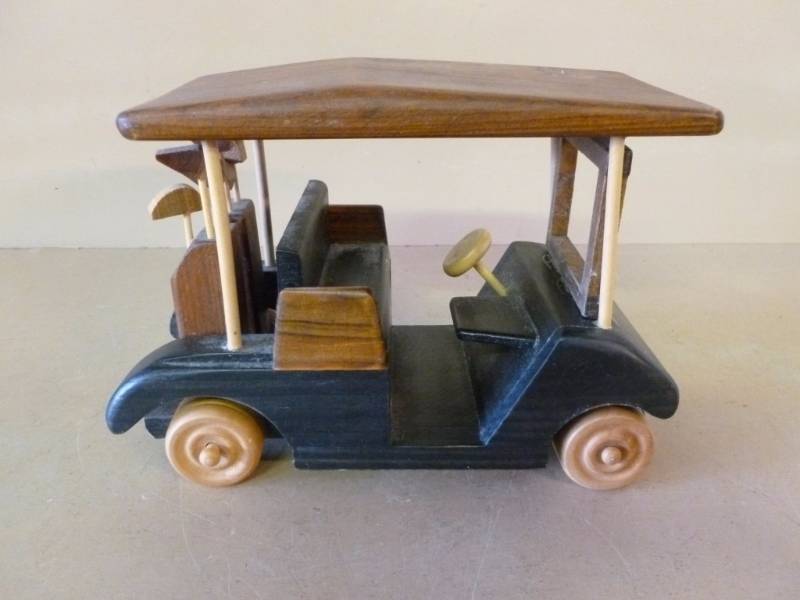 lot 147 image: Decorative
