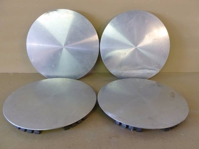 lot 164 image: Hub Caps