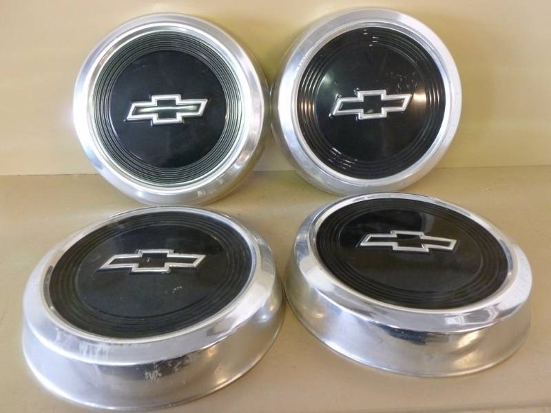 lot 165 image: Vintage Hub Caps