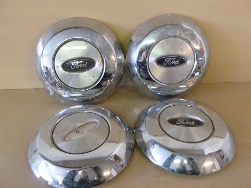 lot 169 image: Hub Caps