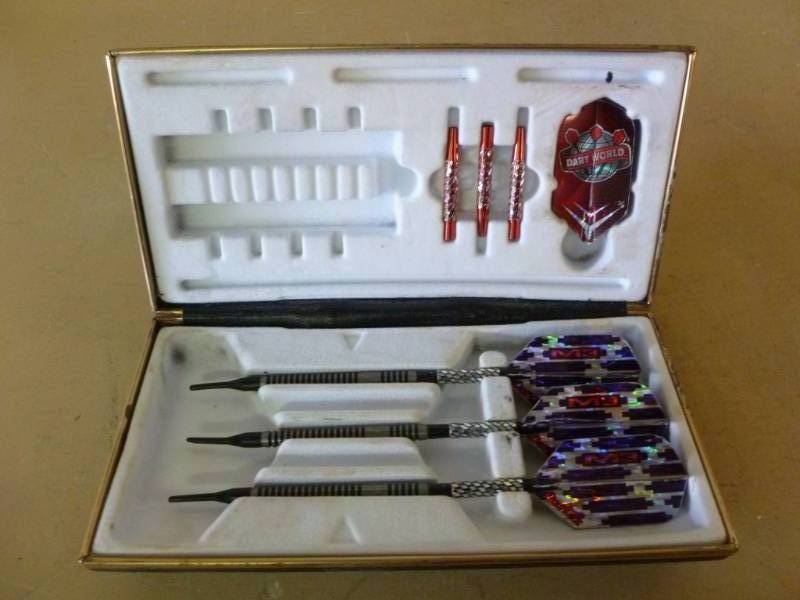 lot 170 image: Dart Set