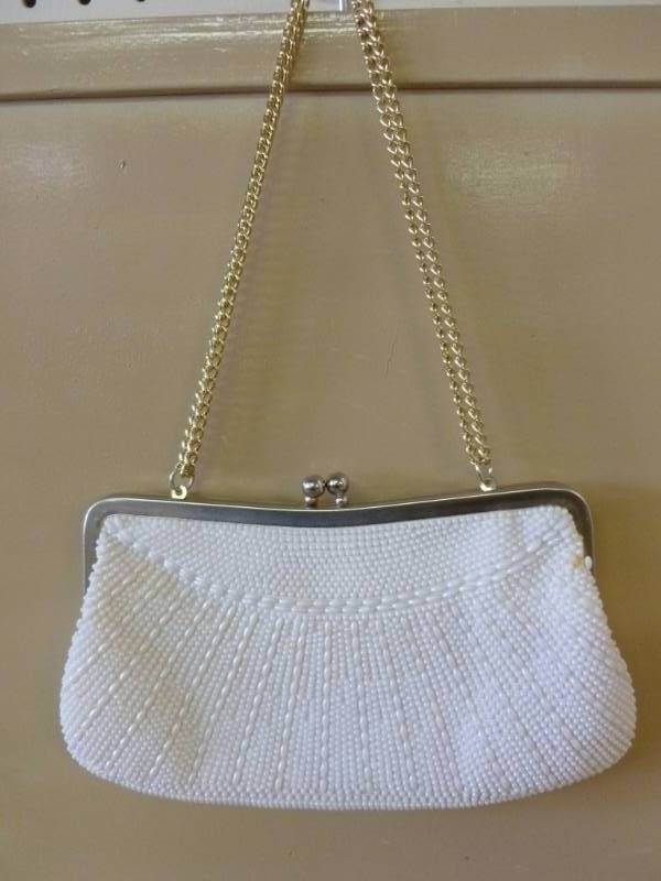 lot 171 image: Beaded Purse