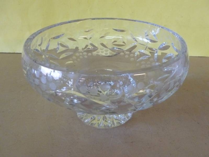 lot 176 image: Crystal Bowl