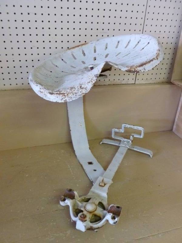 lot 184 image: Vintage Tractor Seat