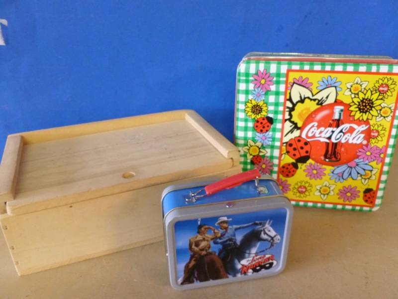 lot 193 image: Lunchbox Decoration