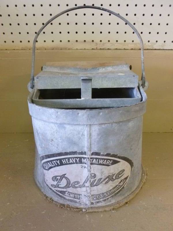 lot 195 image: Vintage Mop Bucket