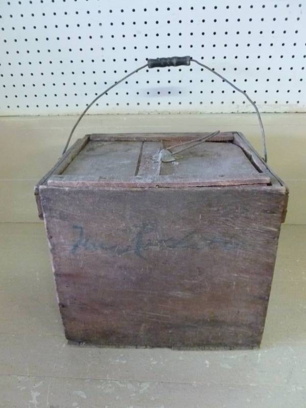 lot 197 image: Antique Egg Crate