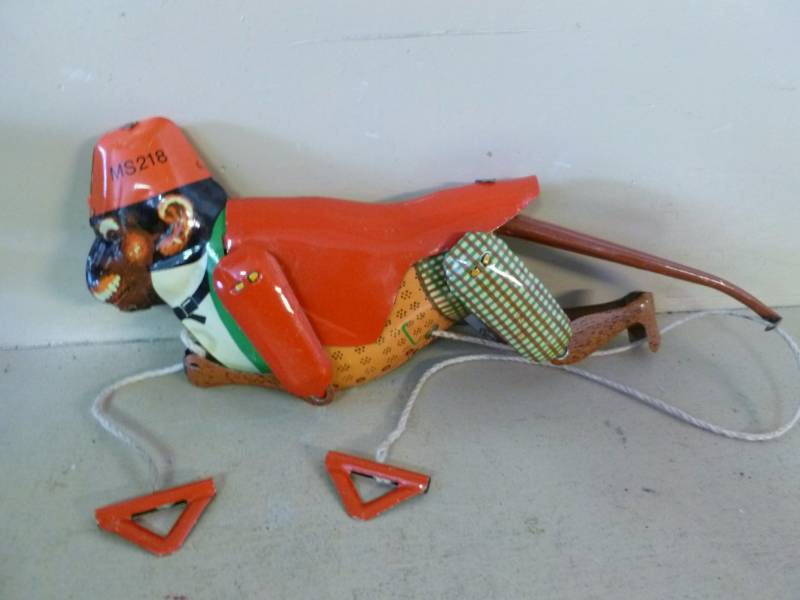 lot 199 image: Tin Toy