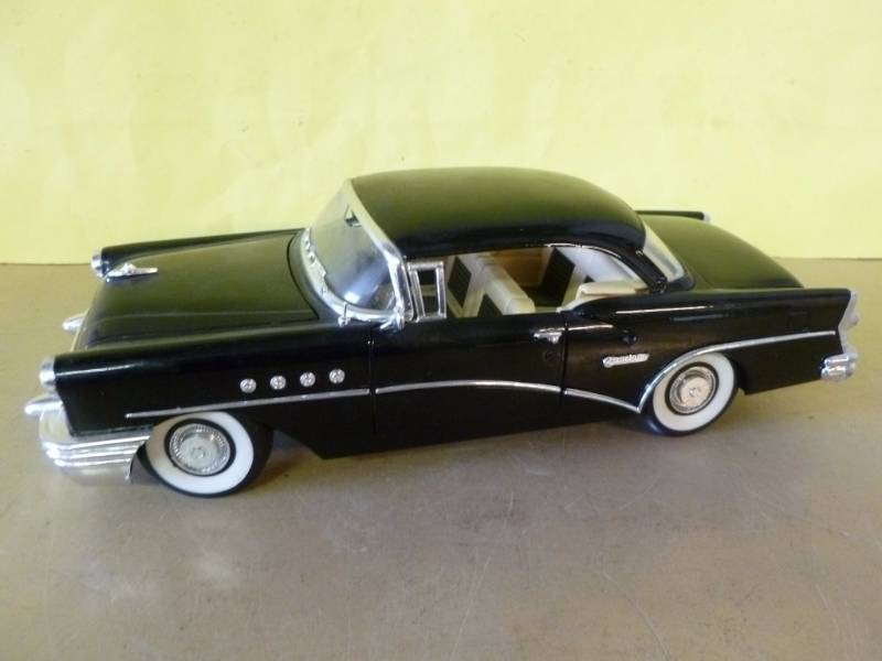 lot 201 image: Die Cast Metal Car