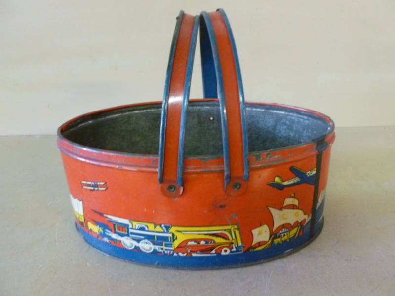 lot 207 image: Vintage Metal Container