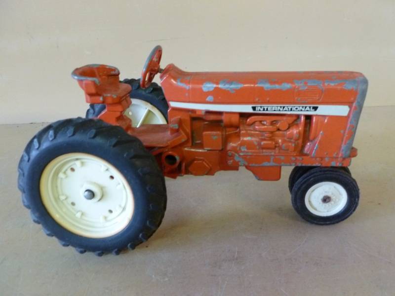 lot 208 image: Vintage Ertl