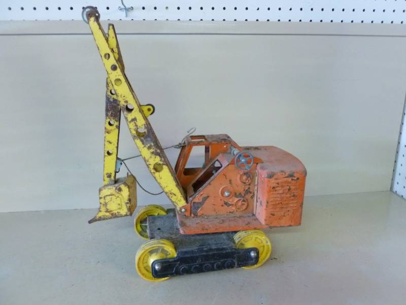 lot 213 image: Vintage Toy