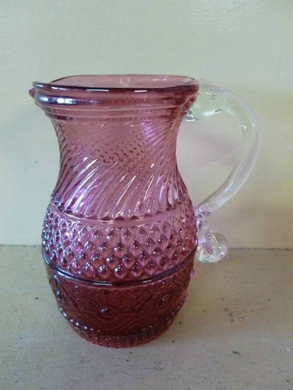 lot 214 image: Creamer