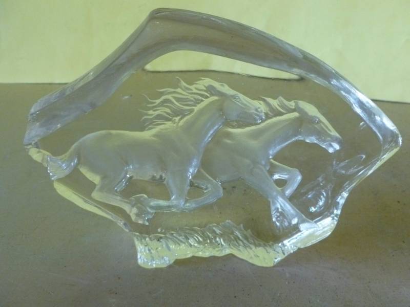 lot 215 image: Paper Weight