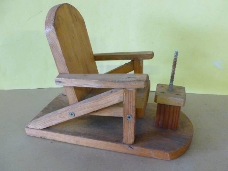 lot 217 image: Squirrel Feeder
