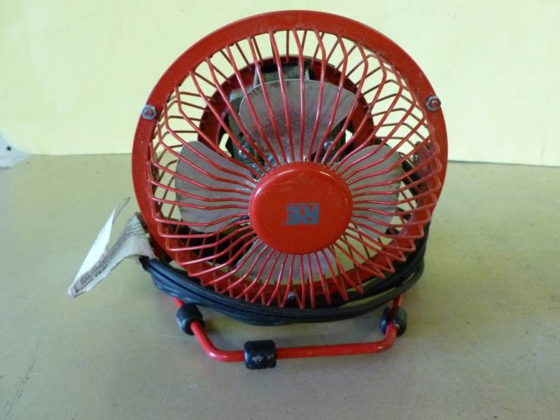lot 220 image: Fan