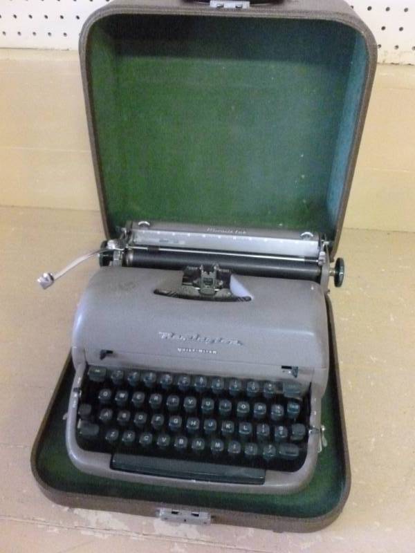 lot 243 image: Vintage Typewriter