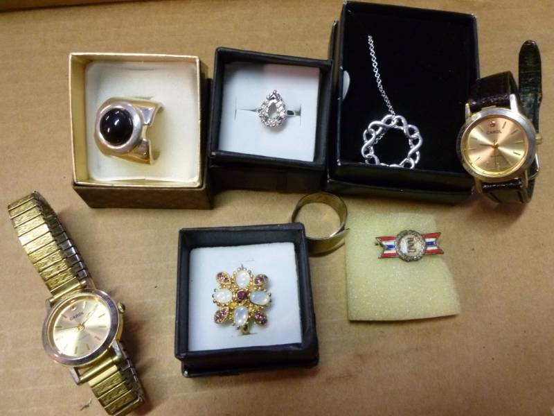 lot 250 image: Jewelry
