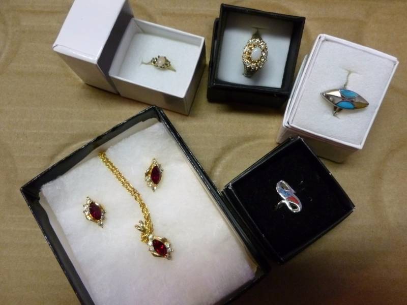 lot 251 image: Jewelry