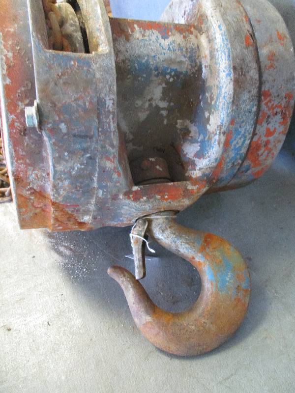 CM Cyclone Coffin Hoist