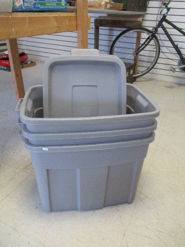 Rubbermaid Totes