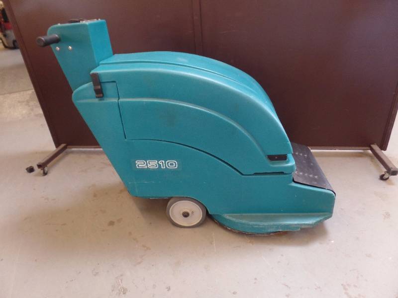 lot 703 image: Floor Burnisher