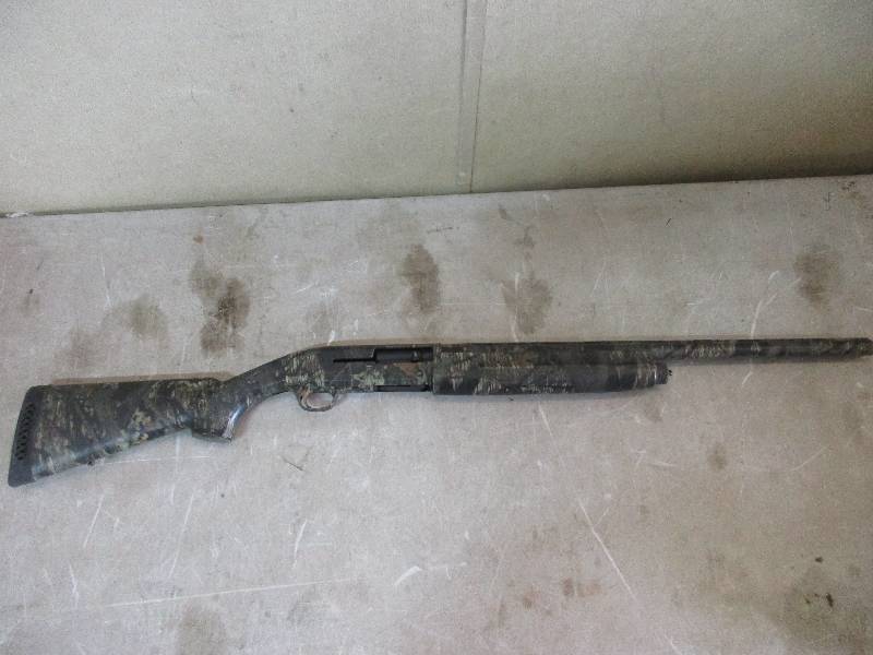 lot 2 image: Browning Gold hunter 3.5 12 gauge shotgun