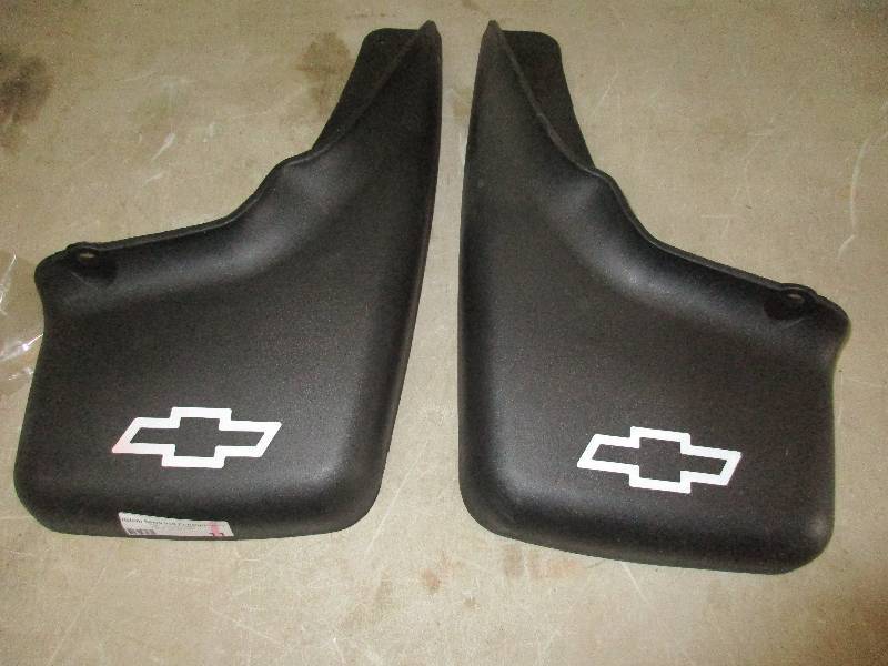 lot 11 image: 2 Chevy mud flaps GMT 800820830