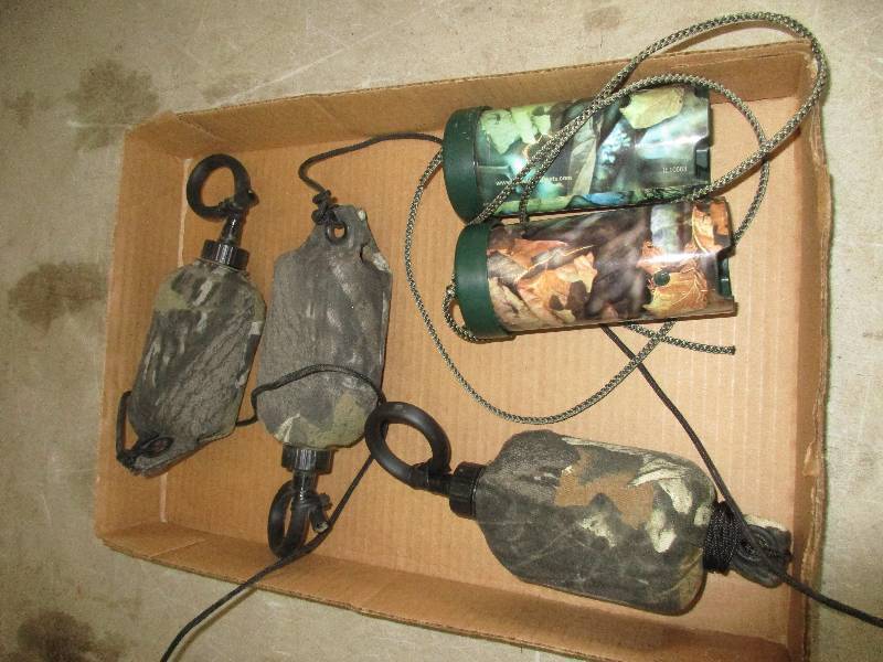 lot 16 image: scent release hangers
