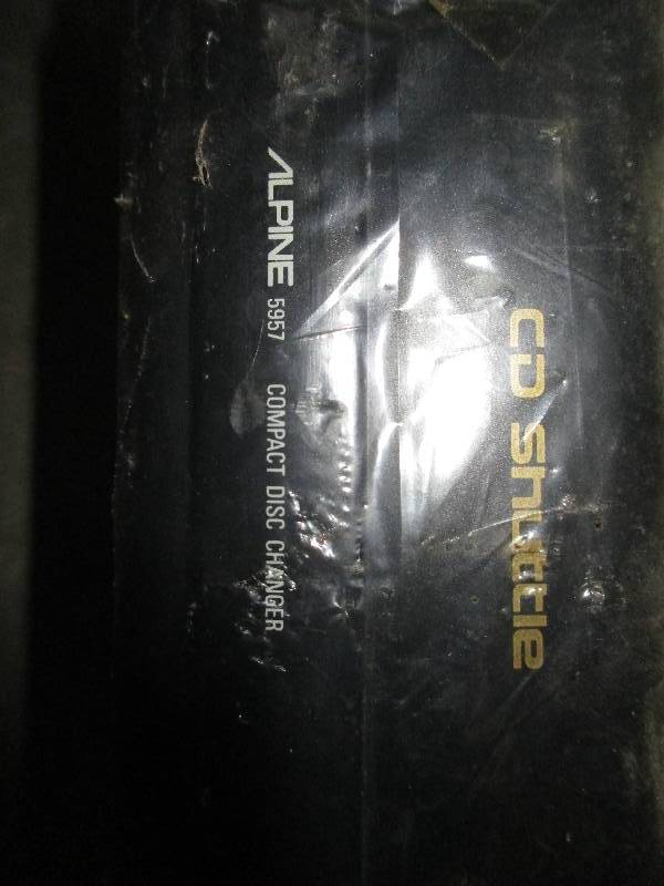 lot 24 image: alpine 5957 CD shuttle compact disc changer