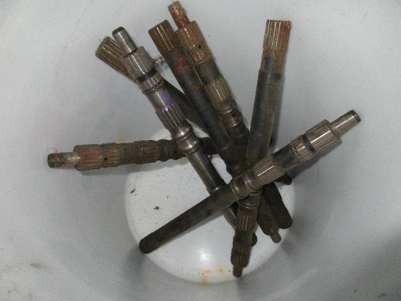 lot 100 image: transmission parts