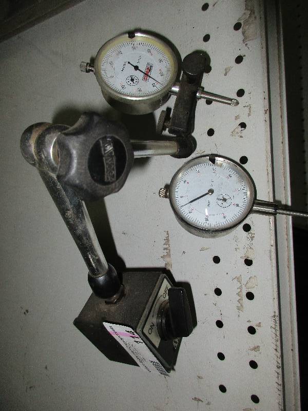 lot 114 image: Noga  Magnetic Indicator Base with On Off Switch
