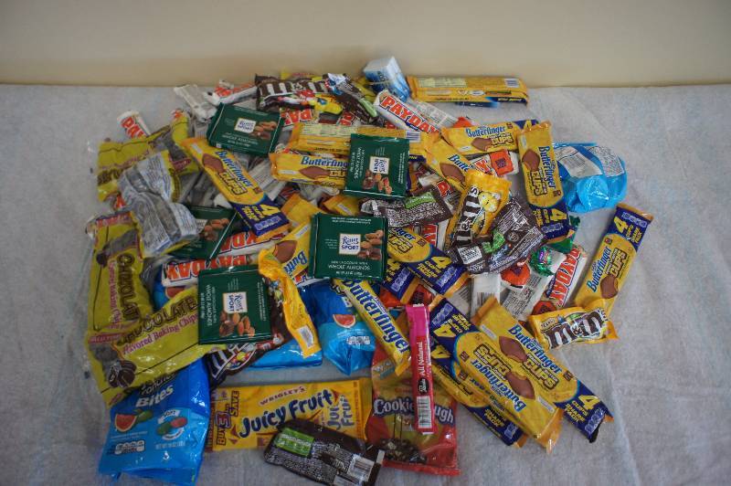 lot 150 image: Large Lot of Assorted Candy - All Items Expired In 2016 -