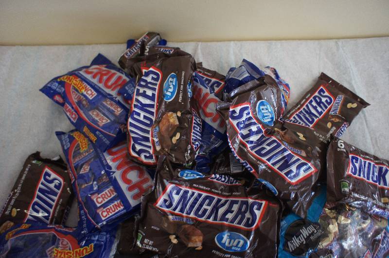 lot 168 image: Large Lot of Assorted Candy - All Items Expired In 2016 -