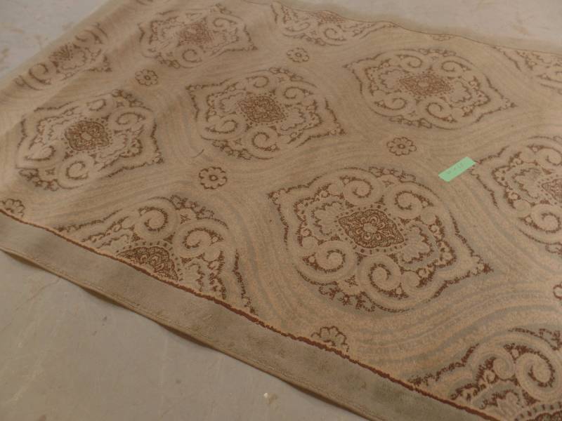 AREA RUG